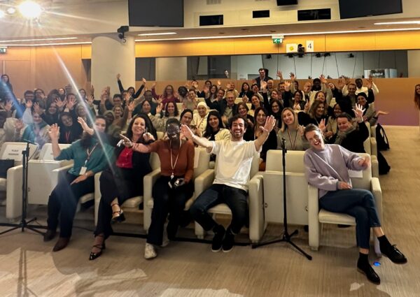 Théatre chez ENGIE Les collaborateurs ENGIE réunis dans l'auditorium pour une pièce de théâtre originale, sensibilisant au handicap.